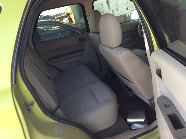 2011-ford-escape-image-8
