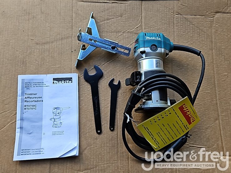 makita-1-1/4hp-compact-router,-rt0701c-(1yr-factory-warranty)-image-3