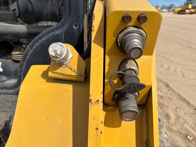 2020-caterpillar-259d3-image-21