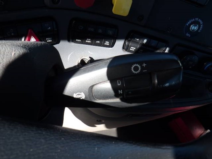 2017-freightliner-cascadia-113-image-9