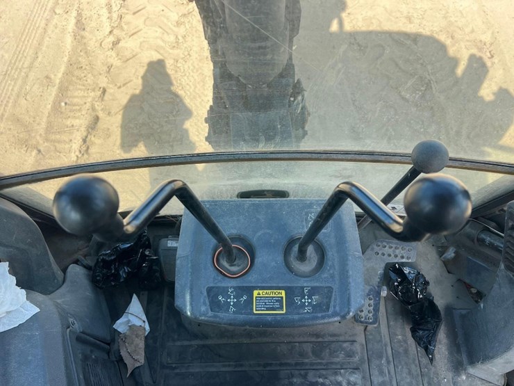2018-deere-410l-image-37