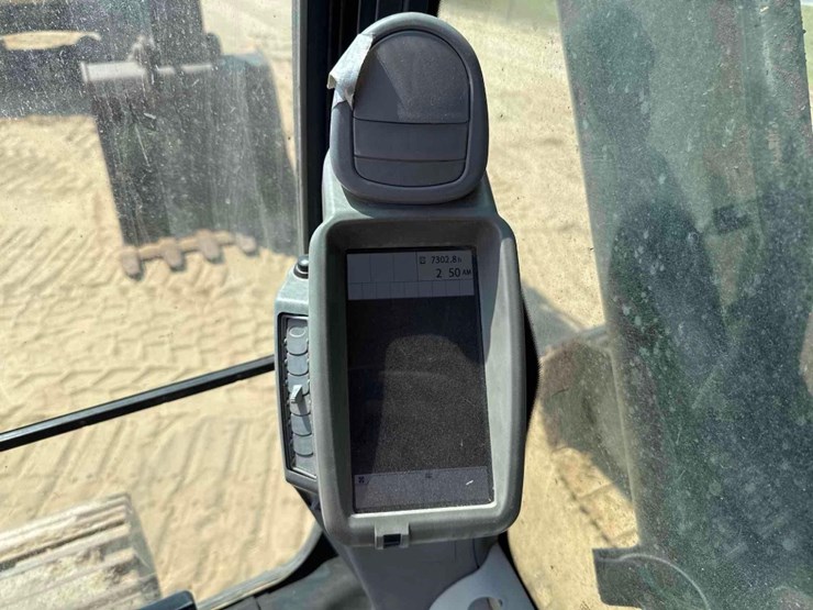 2017-deere-350g-lc-image-34