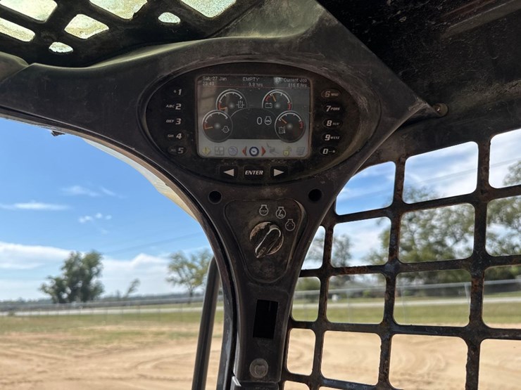 2012-bobcat-s850-image-24