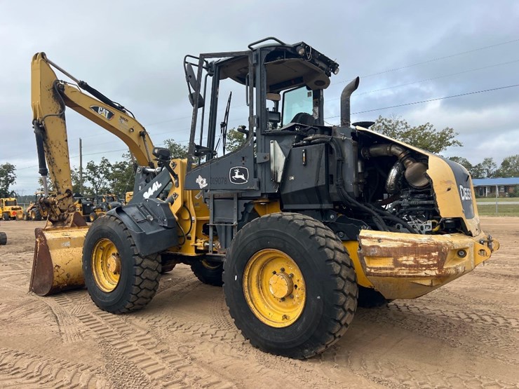 2018-deere-344l-image-2