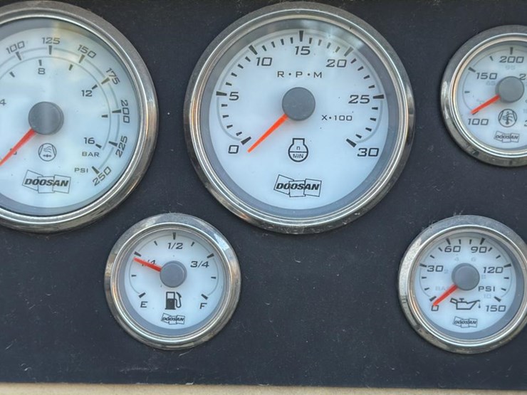 #146-•-2013-doosan-portable-air-compressor-image-11