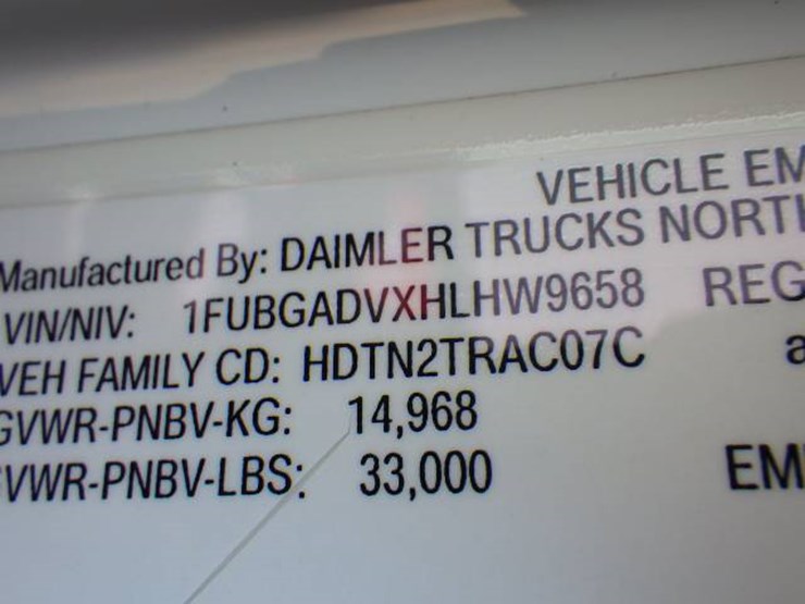 2017-freightliner-cascadia-113-image-11
