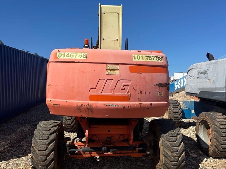2013-jlg-800s-image-5