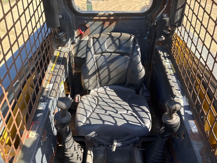 2012-john-deere-329d-image-24