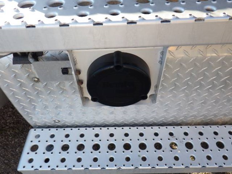 2020-freightliner-cascadia-126-image-4