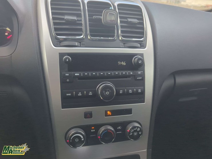 2010-gmc-acadia-image-11