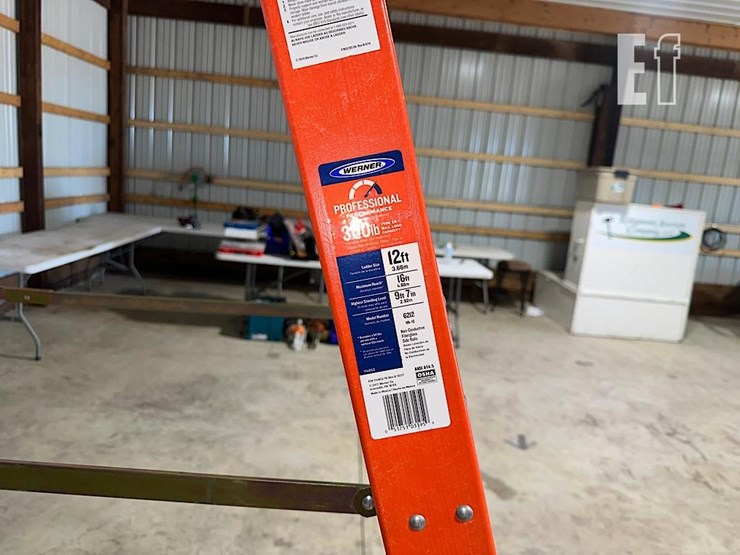 2027-werner-12'-fiberglass-ladder-image-3