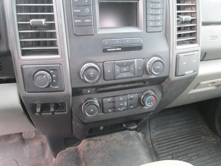 2017-ford-f350-xl-image-32
