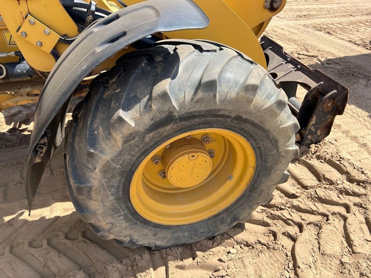 2017-caterpillar-908m-image-12