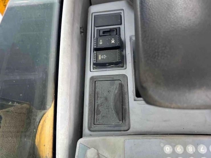 deere-75g-image-30