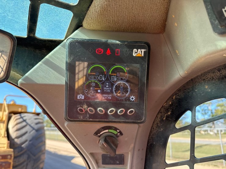 2020-caterpillar-259d3-image-28
