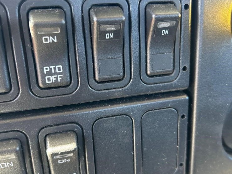 2015-international-durastar-4400-image-31