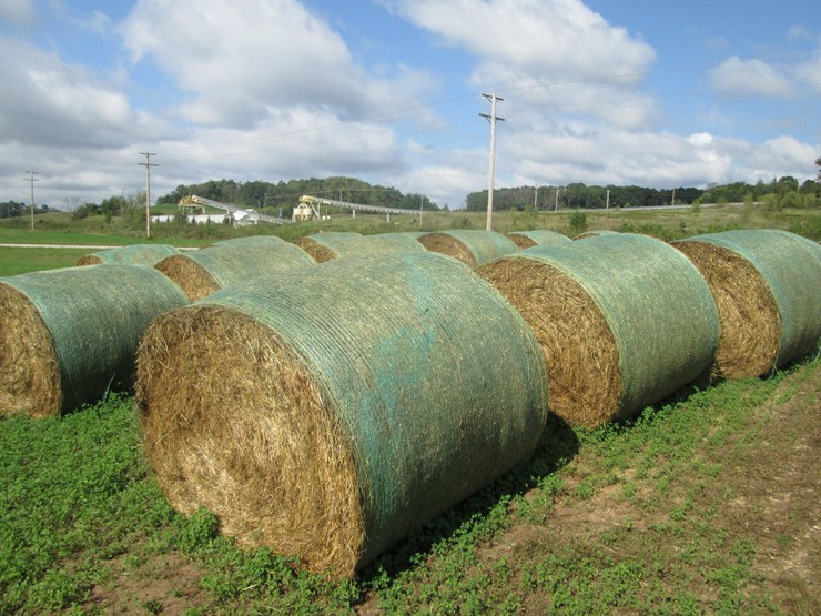 #5033-•-(18)-second-crop-round-bales-image-2