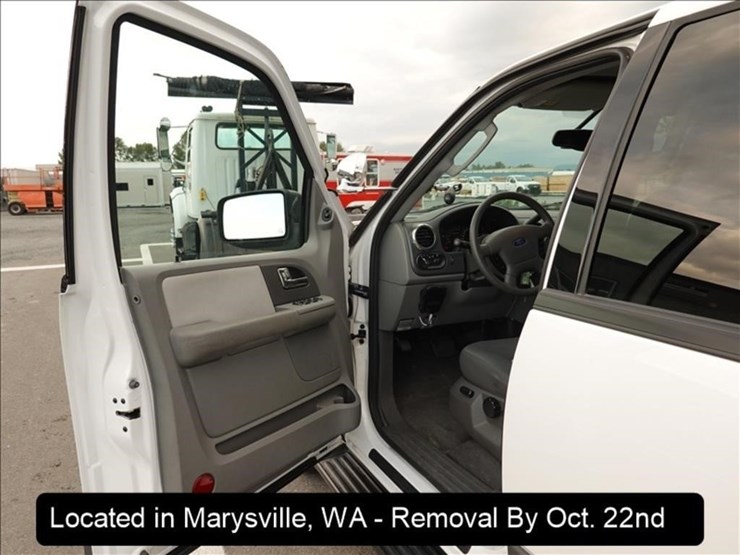 2004-ford-expedition-image-7