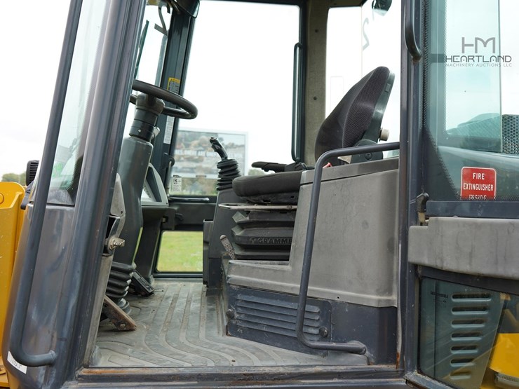 2010-deere-244j-image-31