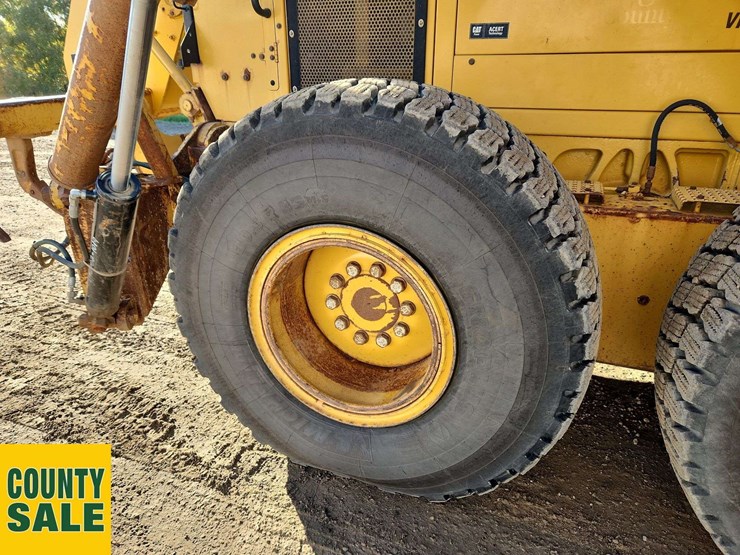 2015-caterpillar-14m-image-32
