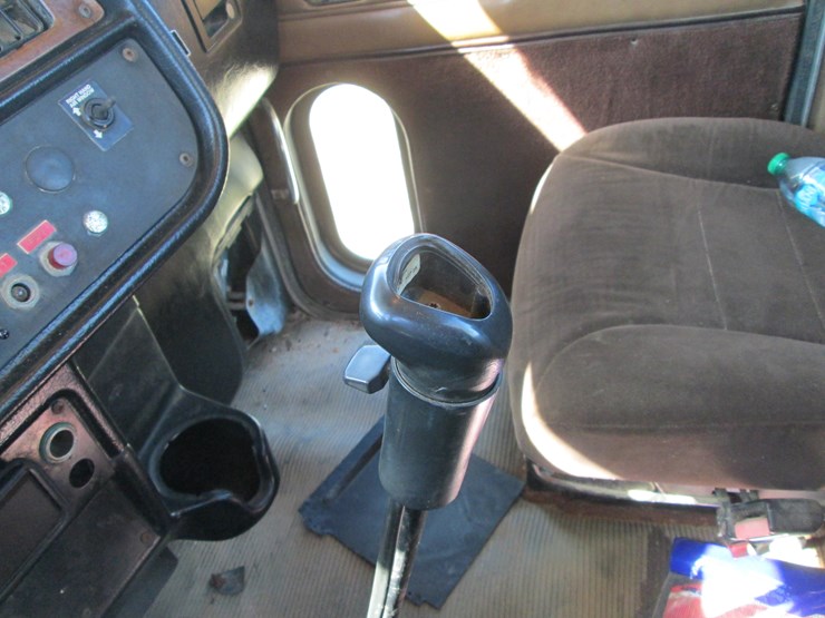 2004-peterbilt-357-image-42