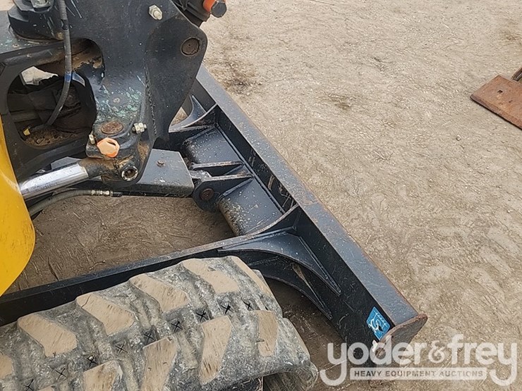2021-deere-26g-image-15