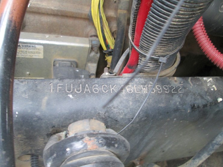 2006-freightliner-columbia-120-image-29
