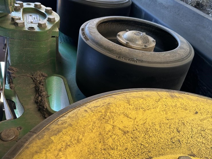 2016-john-deere-9620rx-image-41