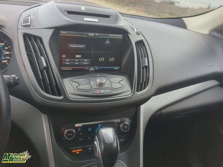 2015-ford-escape-se-image-11