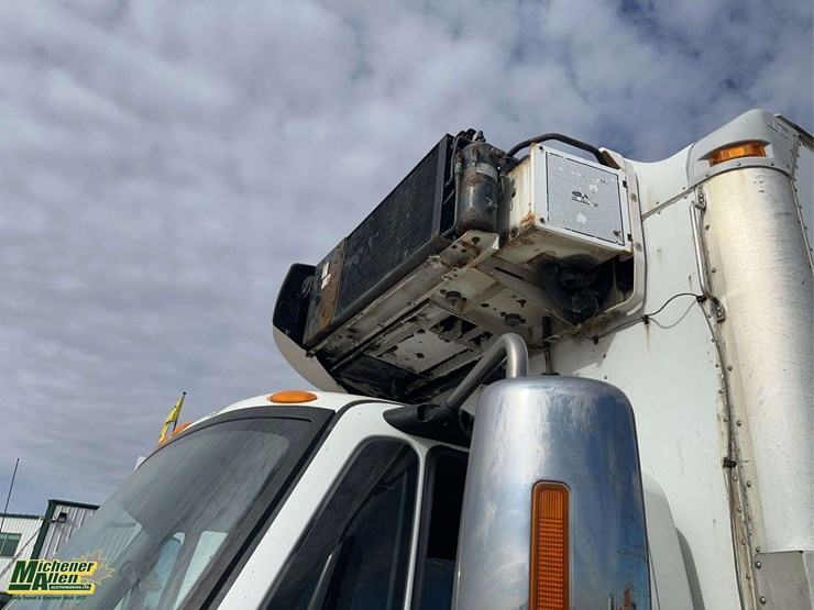 2009-international-durastar-4300-image-16