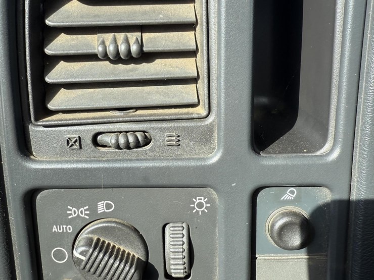 2006-chevrolet-2500hd-image-32