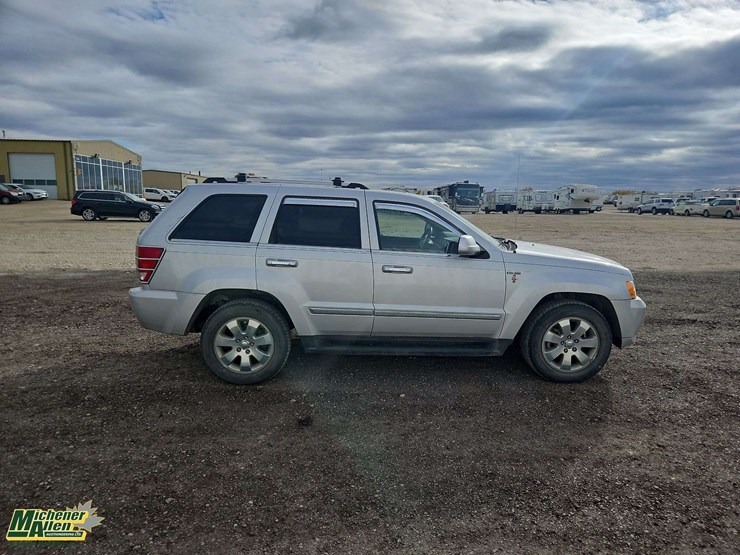 2010-jeep-grand-cherokee-image-23