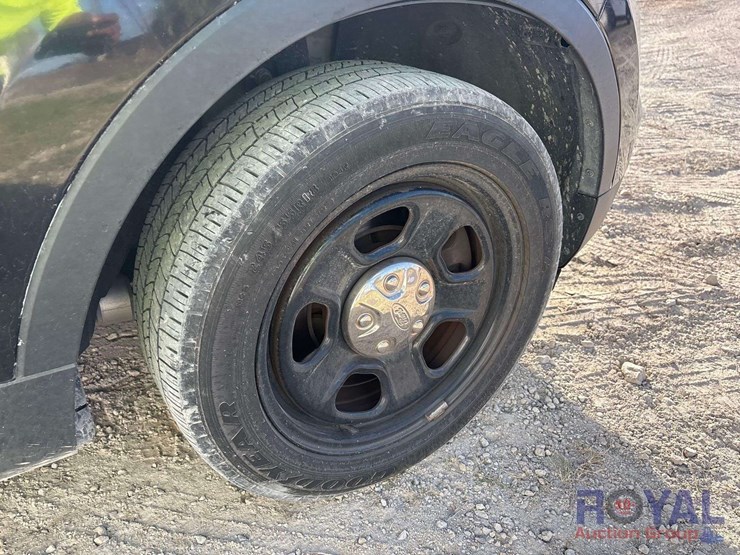 2015-ford-explorer-image-24