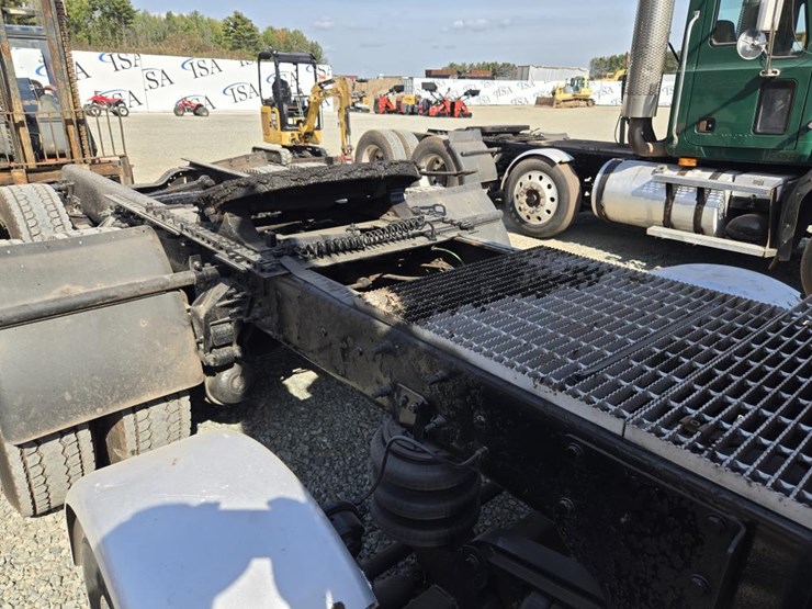2005-mack-cl733-image-23