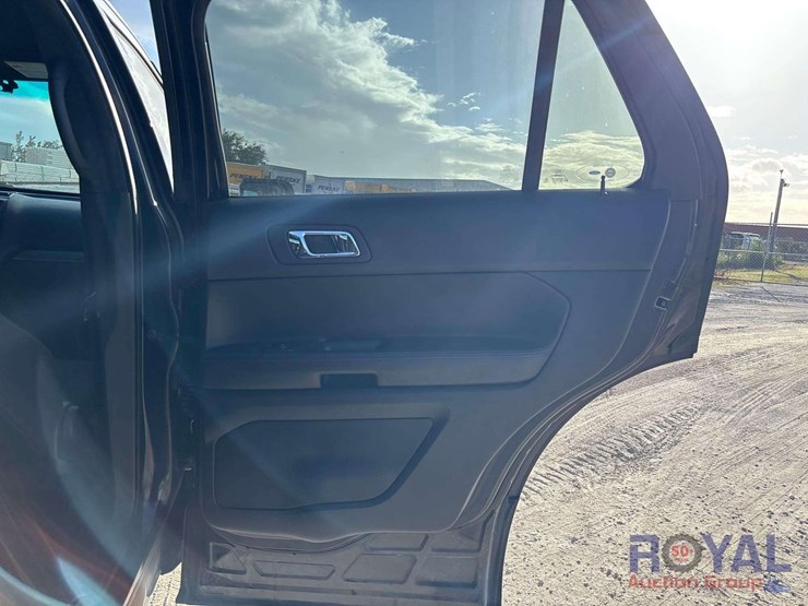 2016-ford-explorer-image-22
