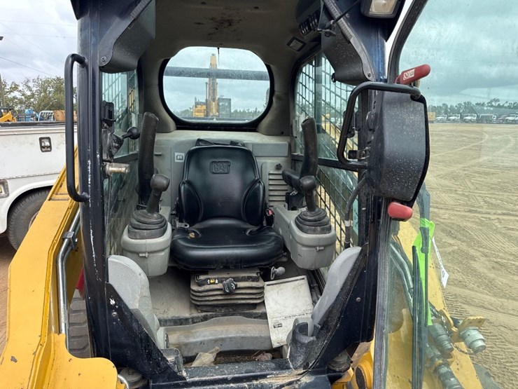 2012-caterpillar-262c2-image-18