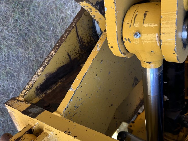2003-deere-824j-image-23