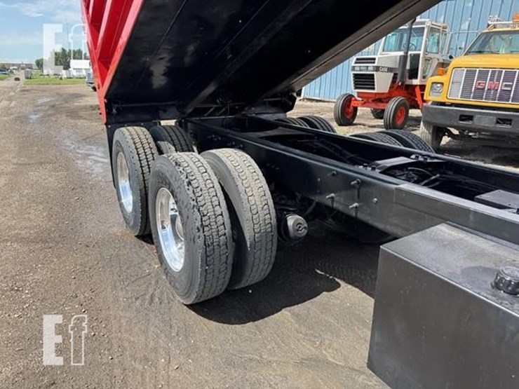 mack-granite-cv713-image-26