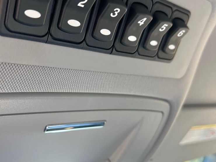 2023-chevrolet-silverado-6500hd-image-42