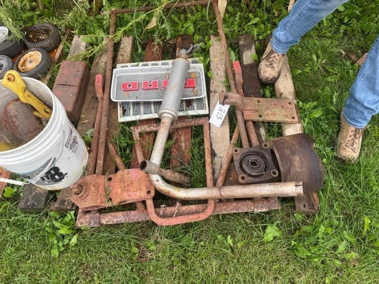 pallet-of-tractor-parts-image-2