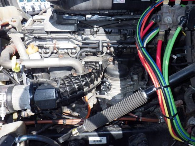 2018-freightliner-cascadia-126-image-12