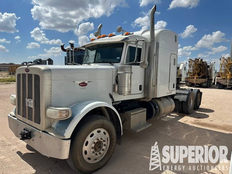 2014-peterbilt-389-image-1