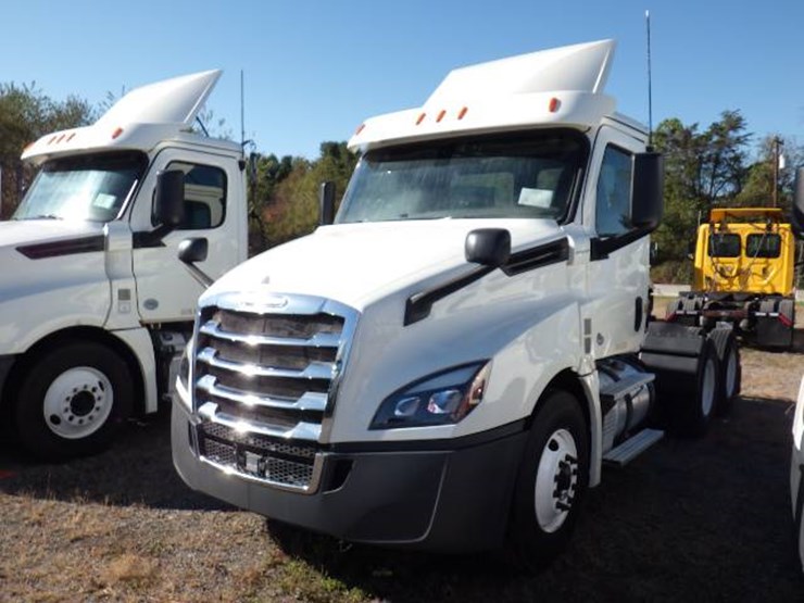 2018-freightliner-cascadia-126-image-1