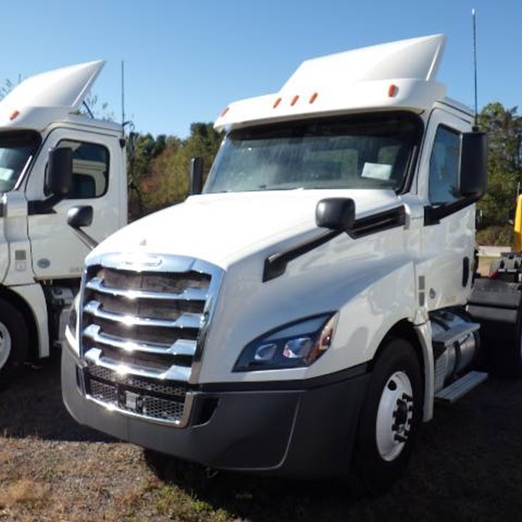 2018 FREIGHTLINER CASCADIA 126