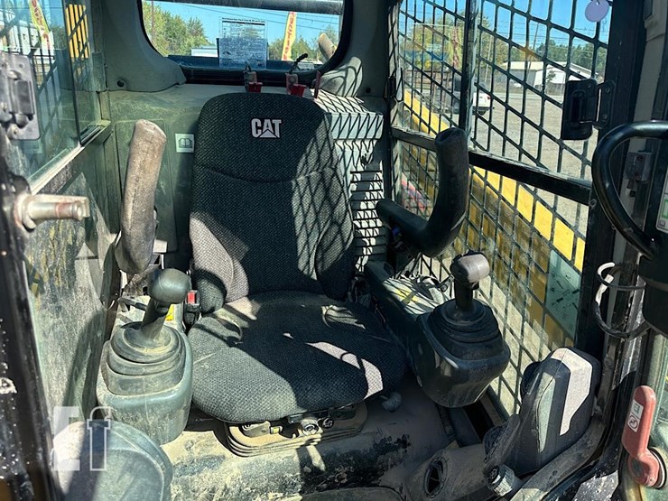 2016-caterpillar-259d-image-10