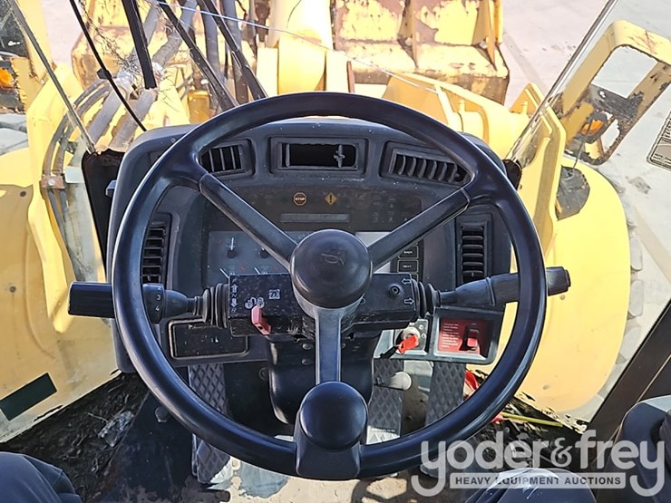 2003-deere-824j-image-35