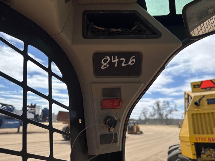 2020-caterpillar-259d3-image-24