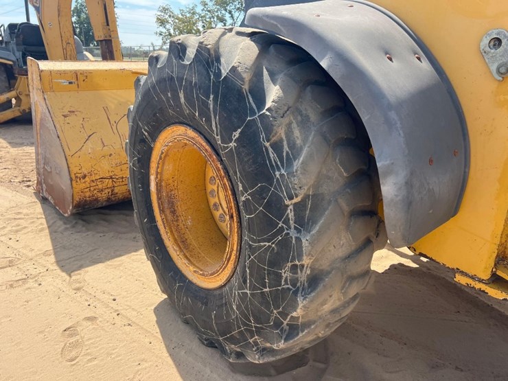 2009-deere-544k-image-29
