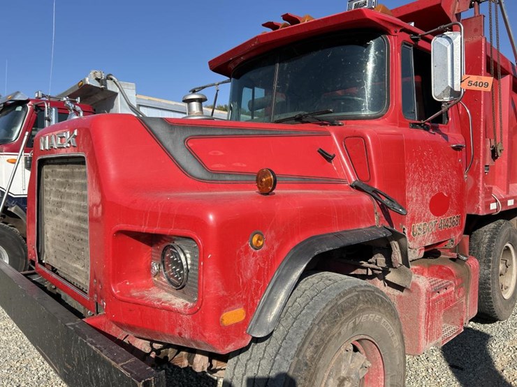 1993-mack-dm690s-image-9