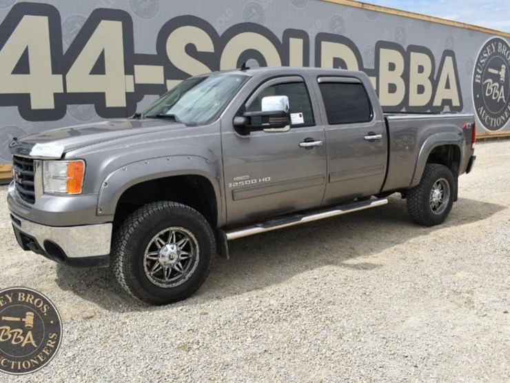 2007-gmc-sierra-2500-image-2